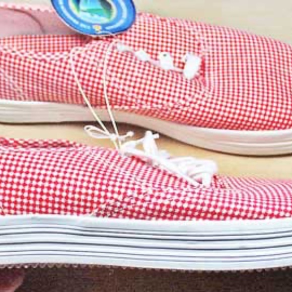 SNEAKERS, TAGS ON, Sz 8B, RED CHECK, LACE UP, SOLID RUBBER SOLES, NEVER WORN NEW - Picture 3 of 3